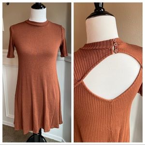 🦅AE Burnt Orange Short Sleeved Dress